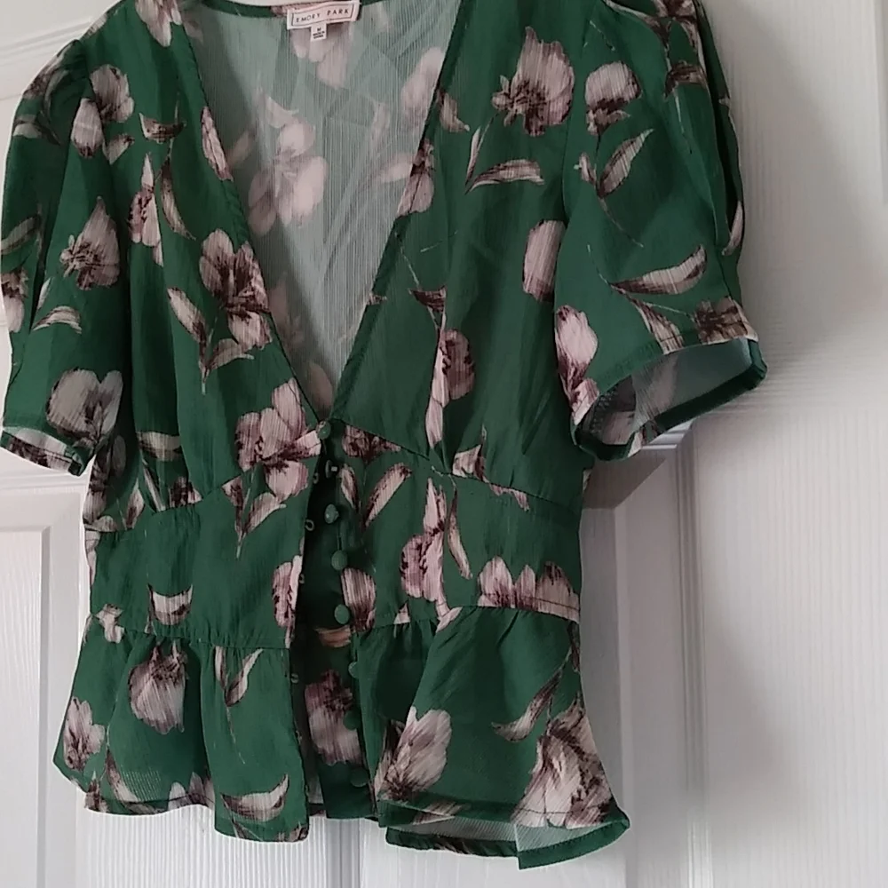 Floral Top - Picture 2 of 4